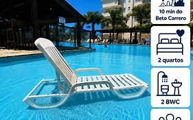 BETO CARRERO Apartamento 2Q com 300 canais a cabo, Academia, Piscina, Playground, Praia, Nautilus Home Club, na quadra do mar